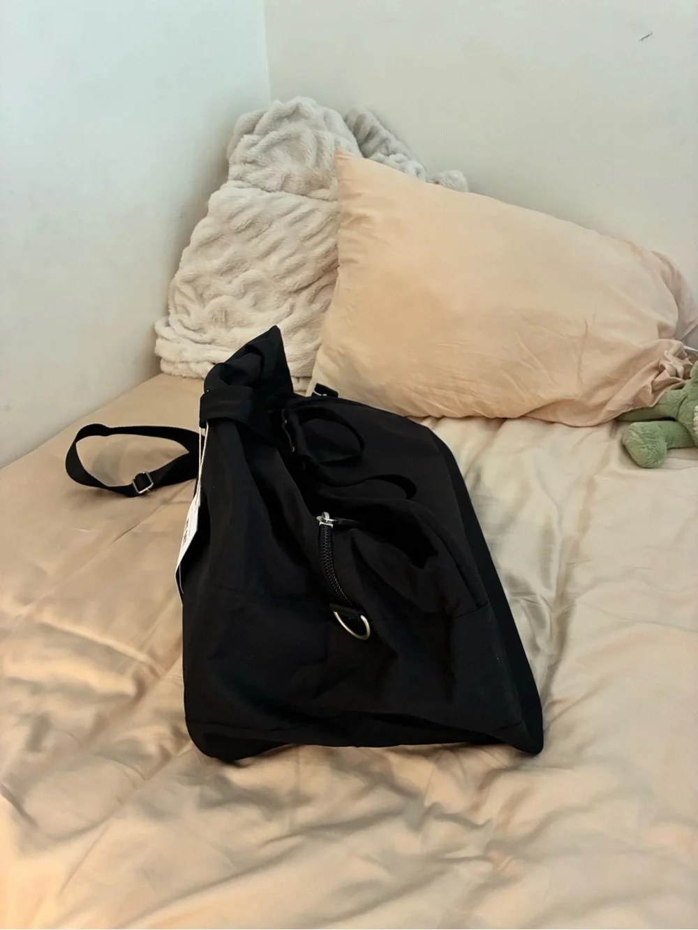 Black Men’s Duffel Bag - Versatile Travel Carry